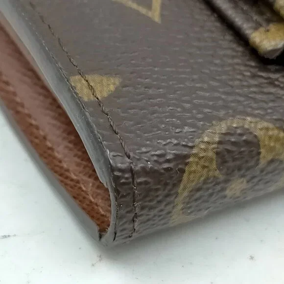 Authentic Louis Vuitton Brown Monogram Wallet mn378-030526